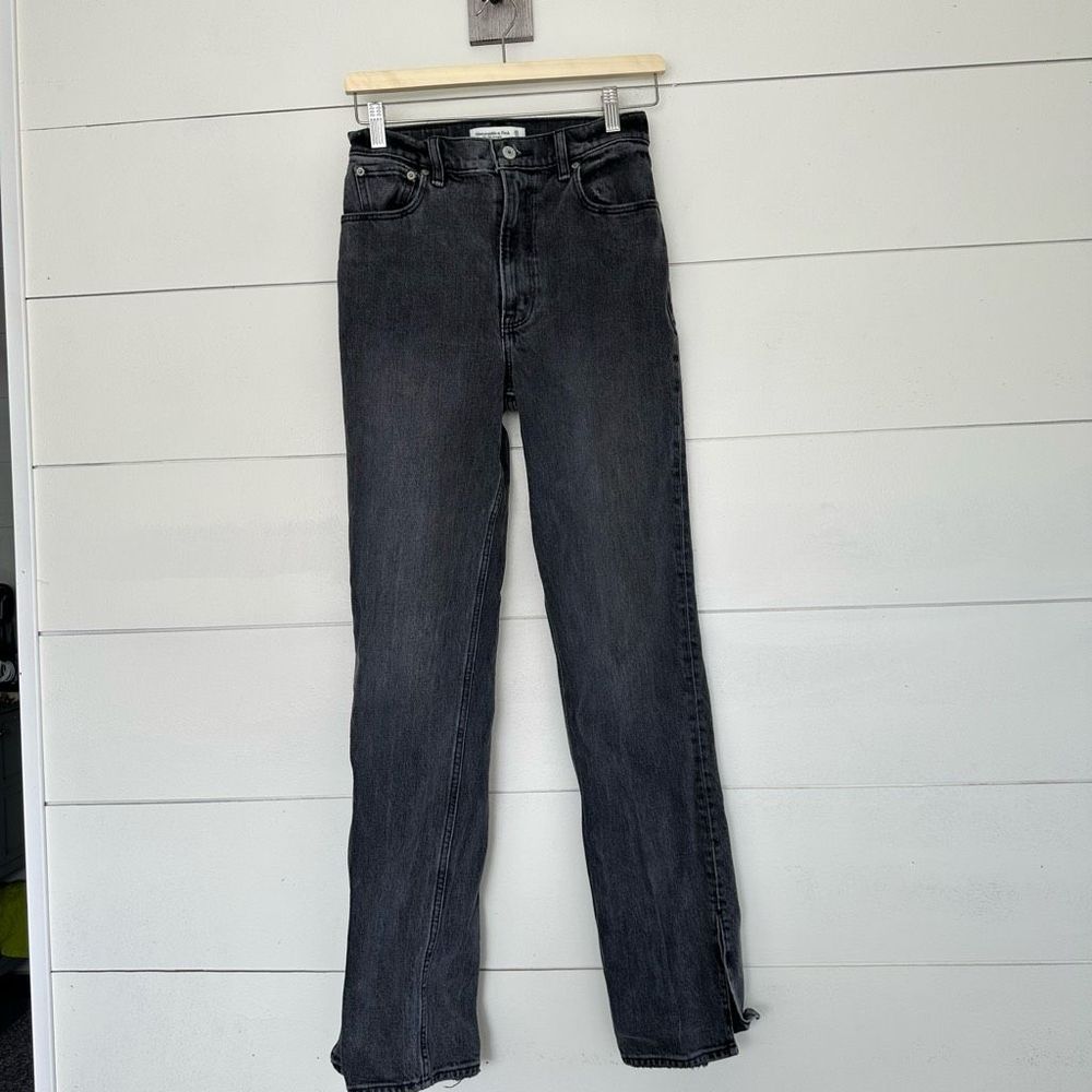 Abercrombie & Fitch Women’s 25 90s Straight Ultra High Rise Black Jeans